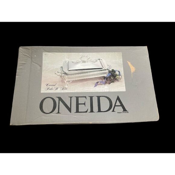 1987 Oneida Silversmith’s Covered Bake “N” Serve w/Glass Liner 2 Quart NOB - Picture 1 of 3